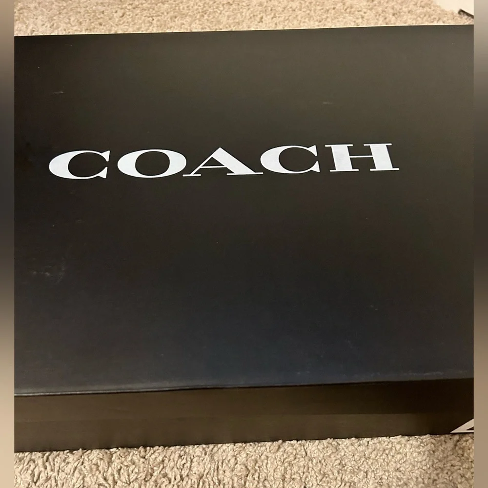 Coach Riding Boota - Picture 2 of 6